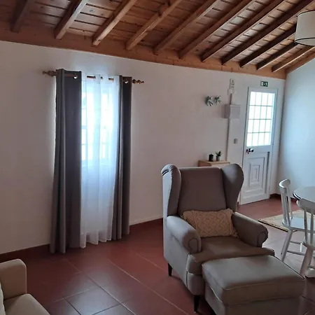 Casa De Lá Urzelina